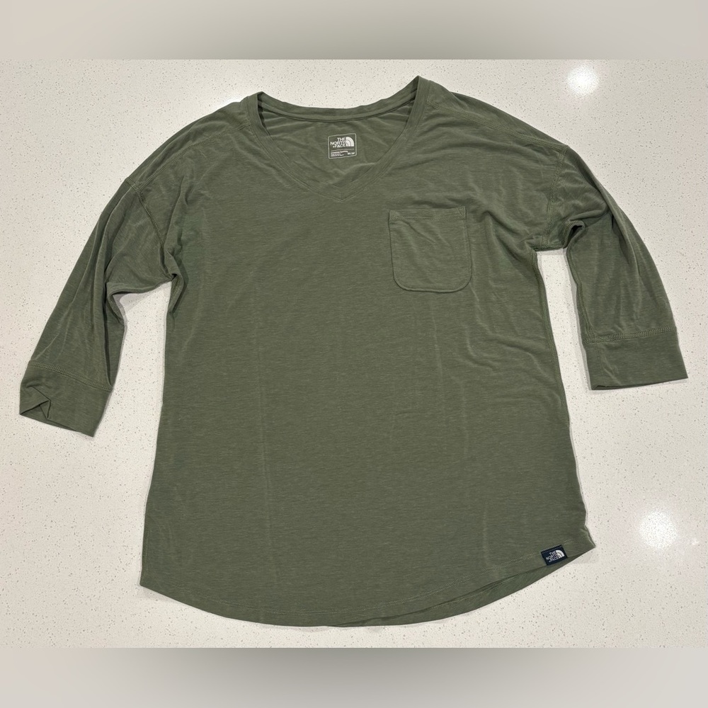 Women’s M - North Face Tee
